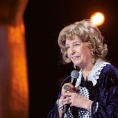 W programie „The voice of senior” pani Danuta Krasnodębska zaśpiewała „Jesienną piosenkę” z lat 30.