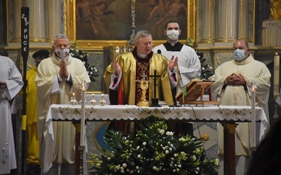 Mszy św. inaugurującej obchody 101. rocznicy zaślubin Polski z Bałtykiem przewodniczył bp Wiesław Szlachetka.