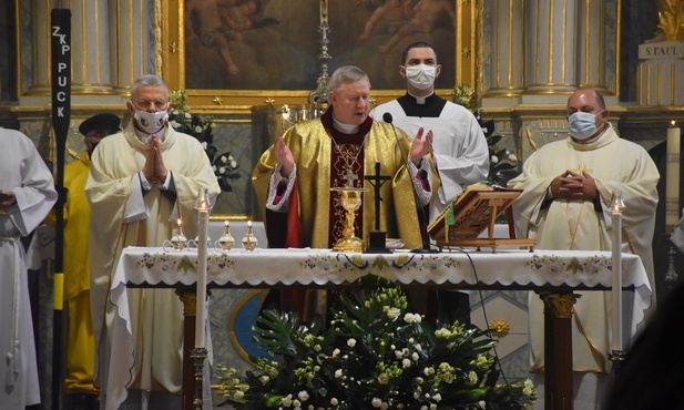 Mszy św. inaugurującej obchody 101. rocznicy zaślubin Polski z Bałtykiem przewodniczył bp Wiesław Szlachetka.