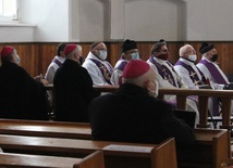 Trzech biskupów pożegnało kapłana z Biedrzychowic