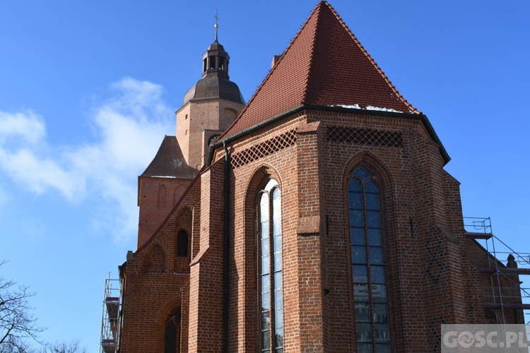 Gorzowska katedra w blasku słońca