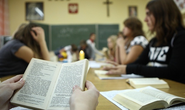 Stand-up na lekcji religii