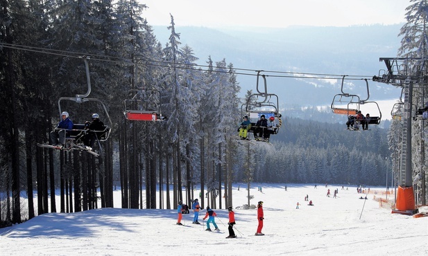 Beskid Śląski. Otwarcie stoków, hoteli i pensjonatów. Turyści dopisali