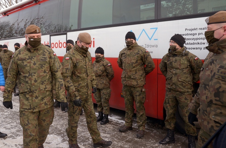 W drugiej w tym roku akcji oddawania krwi wzięło udział 80 żołnierzy Wojsk Obrony Terytorialnej z batalionów z Radomia, Grójca, Płocka i Pomiechówka.