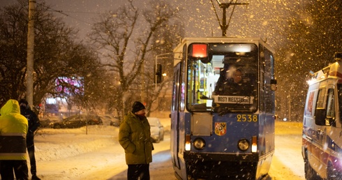 StreetTram na ulicach miasta. Tramwaj ogrzewalnia we Wrocławiu