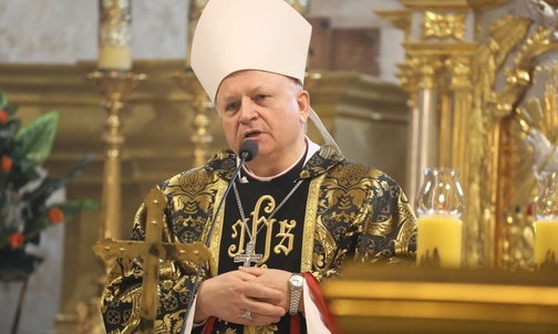 Homilię wygłosił bp Józef Wróbel SCJ.