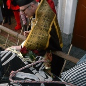 Fakt zgonu Śmierci potwierdza proboszcz, a potem podpisuje stosowny akt w księgach parafialnych.