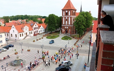 ▲	Tolkmicko to miejsce, gdzie ślady patrona pielgrzymów znajdziemy na każdym kroku.  Na zdjęciu: kościół pod jego wezwaniem.