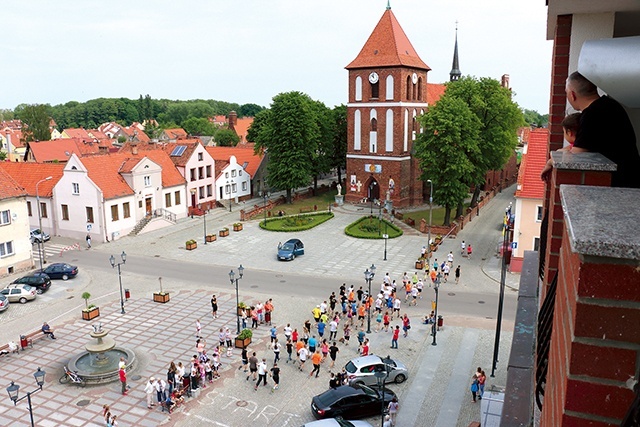 ▲	Tolkmicko to miejsce, gdzie ślady patrona pielgrzymów znajdziemy na każdym kroku.  Na zdjęciu: kościół pod jego wezwaniem.