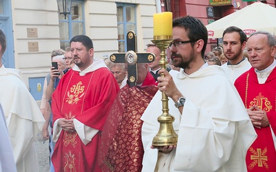 Obecnie dominikanie posiadają inne, otrzymane kilka lat temu części Krzyża Świętego, które co roku w święto Podwyższenia Krzyża wynoszone są na ulice Lublina.