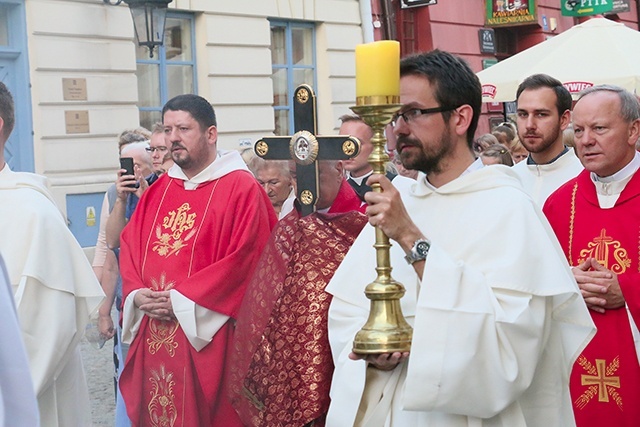 Obecnie dominikanie posiadają inne, otrzymane kilka lat temu części Krzyża Świętego, które co roku w święto Podwyższenia Krzyża wynoszone są na ulice Lublina.