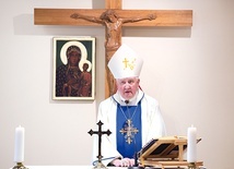 ▲	W ramach obchodów bp Romuald Kamiński sprawował Mszę św. w kaplicy Szpitala Bródnowskiego.