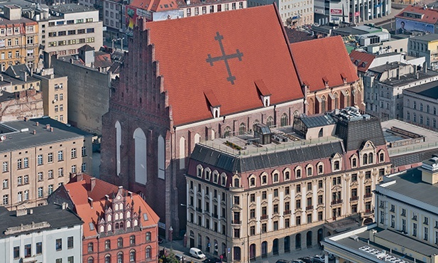  Krzyż Jerozolimski na dachu kościoła św. Doroty