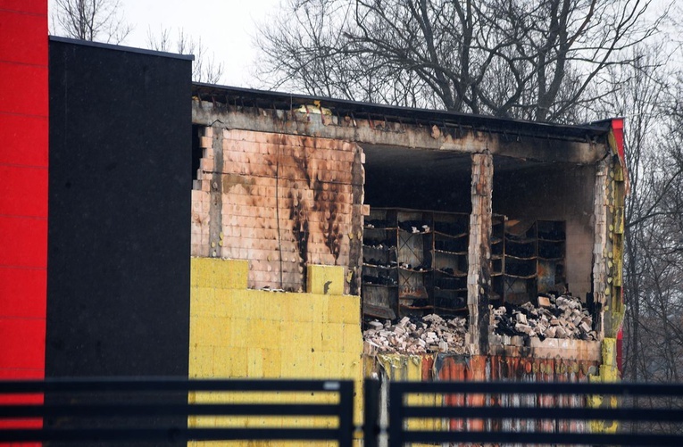 Kraków. Strażacy wciąż przy pogorzelisku archiwum