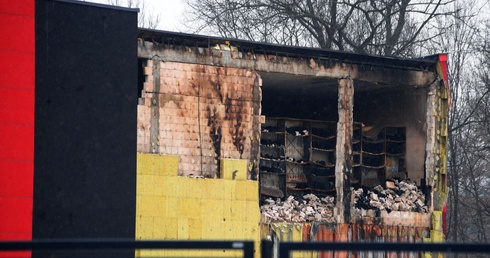 Kraków. Strażacy wciąż przy pogorzelisku archiwum