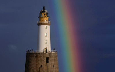 Tęcza nad latarnią morską Rattray Head niedaleko Peterhead, Aberdeenshire (Szkocja).
25.01.2021 Morze Północne