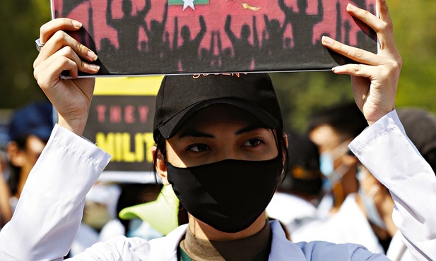 Aung San Suu Kyi wciąż pozostaje symbolem nadziei obywateli Mjanmy na wprowadzenie demokracji.