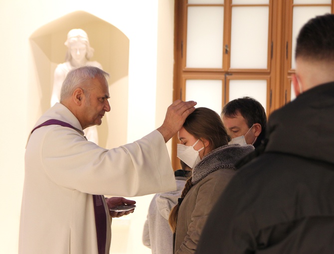 Wieczysta adoracja na Dworcu Głównym we Wrocławiu zainaugurowana