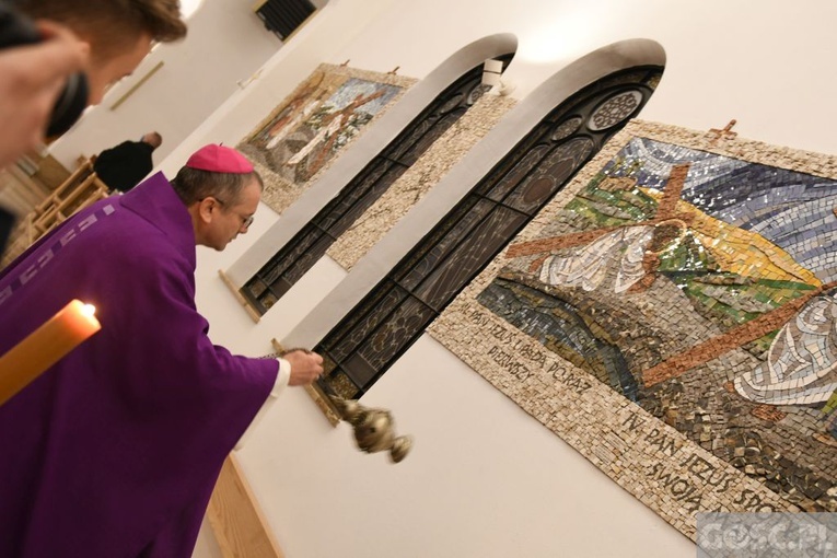 Poświęcenie Drogi Krzyżowej w Żarach