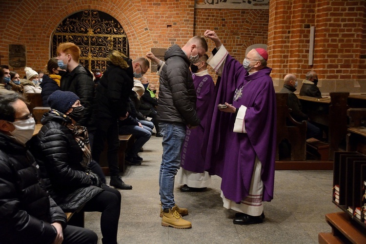 Środa Popielcowa w katedrze opolskiej