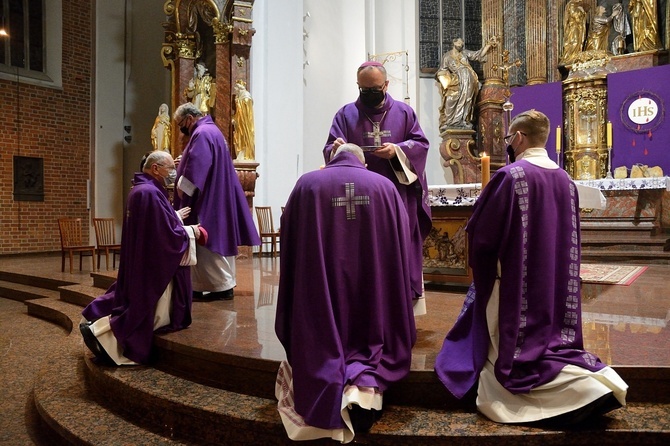 Środa Popielcowa w katedrze opolskiej