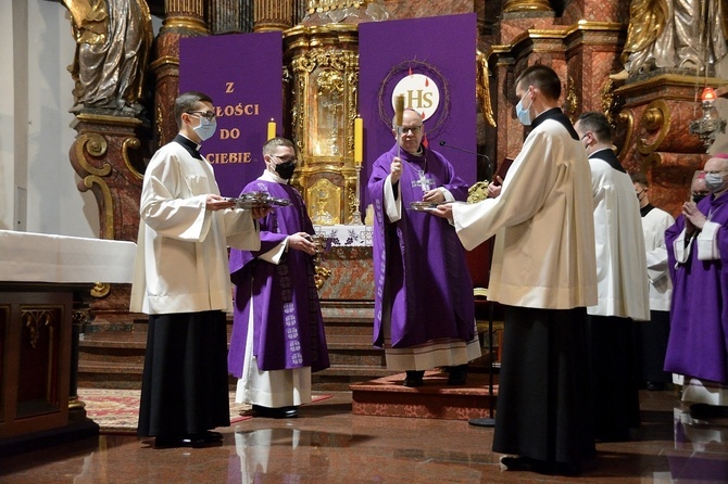 Środa Popielcowa w katedrze opolskiej