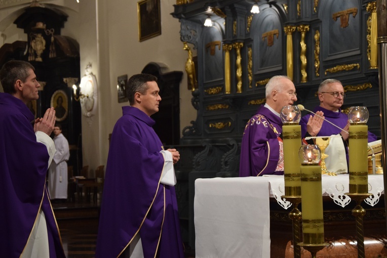 Środa Popielcowa w katedrze łowickiej
