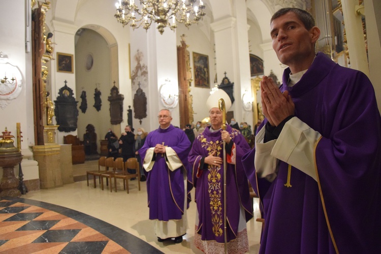 Środa Popielcowa w katedrze łowickiej