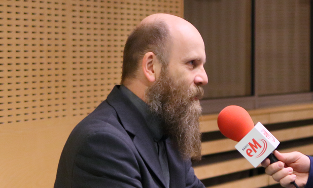 Ks. Grzegorz Strzelczyk: Na pedofilię Kościół reaguje poprawnie, ale cieniem kładzie się przeszłość