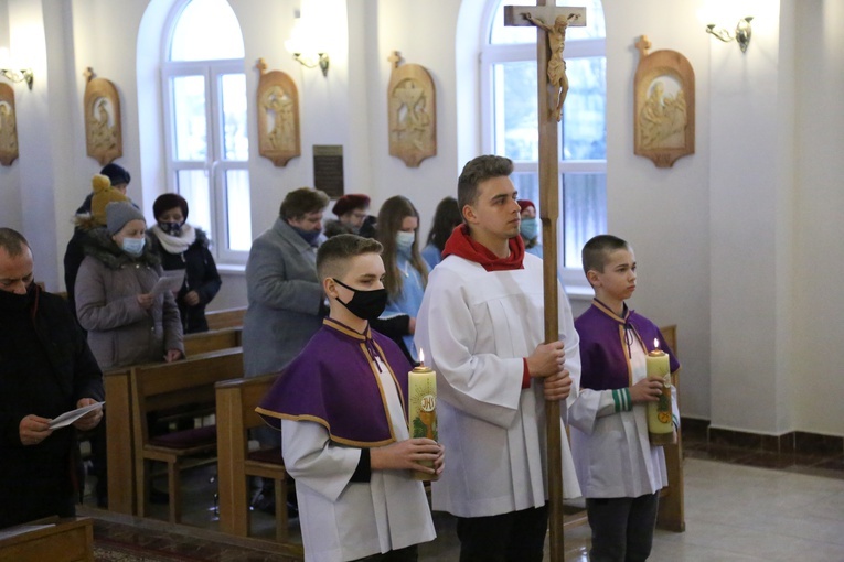 Poświęcenie stacji drogi krzyżowej