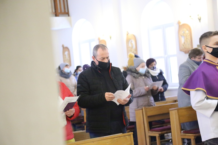 Poświęcenie stacji drogi krzyżowej