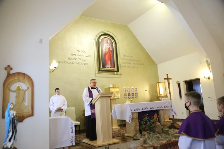 Poświęcenie stacji drogi krzyżowej