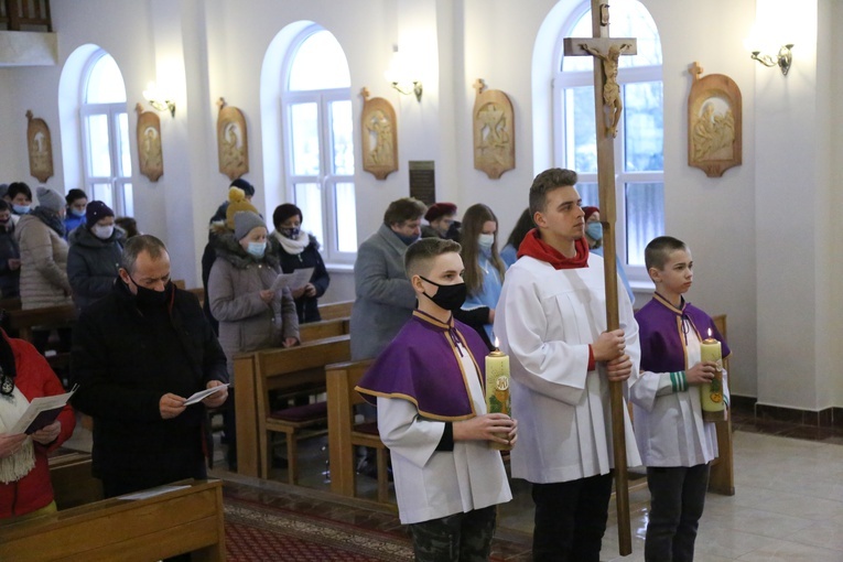 Moszczenica, Granice. Wszyscy jesteśmy od krzyża