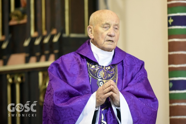 Droga Krzyżowa i Msza św. w intencji ofiar wykorzystywania seksualnego