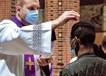 	Środa Popielcowa w reżimie postnym i sanitarnym.