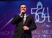 ▲	Prezydent Krzysztof Jażdżyk życzył grodowi i skierniewiczanom kolejnych 564 lat w zdrowiu, szczęściu i spełnieniu.
