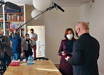 ◄	Reprezentanci obu instytucji podczas zawarcia porozumienia.