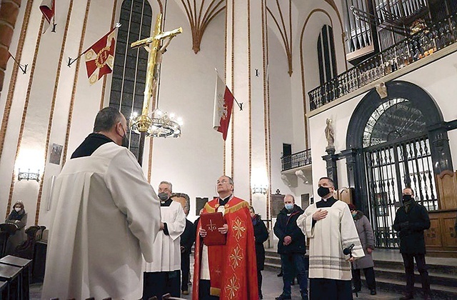 Słowa „Boże mój, Boże, czemuś mnie opuścił” przytoczyła w swoim rozważaniu kobieta skrzywdzona przez osobę duchowną.