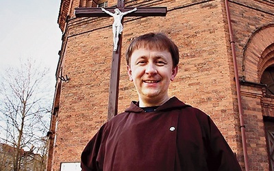 Brat K. Golec  jest proboszczem prowadzonej przez  kapucynów parafii  pw. św. Antoniego  w Nowej Soli.