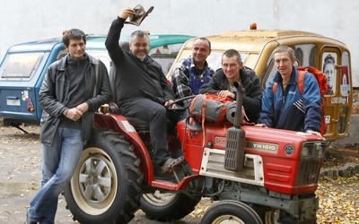 2 tysiące kilometrów na traktorach do Lisieux. O pokój i pojednanie