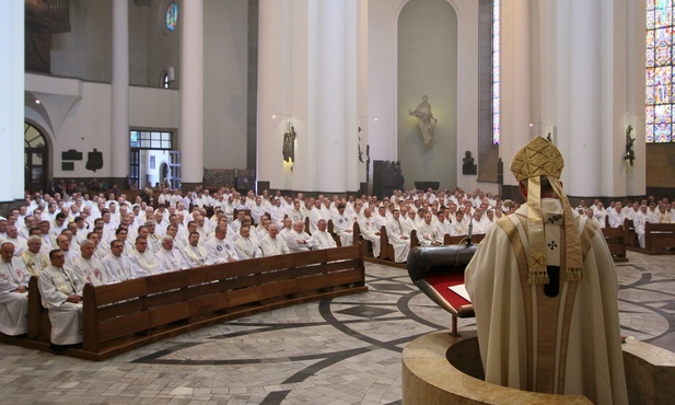 Archidiecezja. Abp Skworc prosi księży o jałmużnę postną