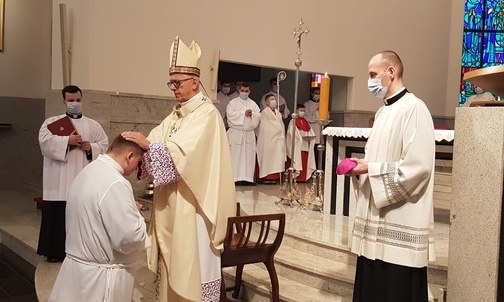Archidiecezja katowicka ma ośmiu nowych diakonów. W Murckach wyświęcono trzech [ZDJĘCIA]