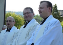 Od lewej: ks. Juliusz Kropacz, ks. Dariusz Byrski i ks. Tomasz Gwoździewicz.