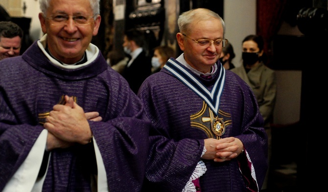 Proboszcz katedry wawelskiej odebrał godność kanonika katedry w Chartres