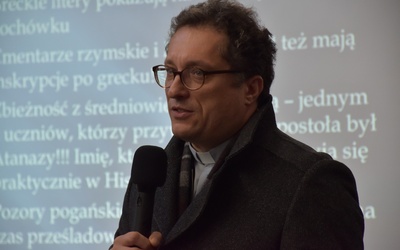 Ks. dr hab. Piotr Roszak, profesor UMK w Toruniu.