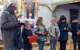 S. Catherine w czasie spotkania z dziećmi w głuszyckiej parafii. 