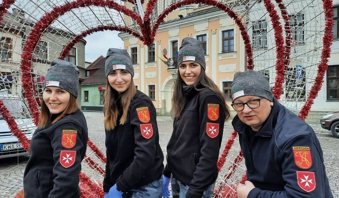 Andrychowska załoga maltańczyków, która zdobyla 3. miejsce w II Zimowych Mistrzostwach Ratowniczych w Skoczowie.