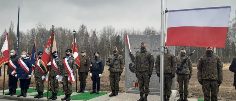 Katowice. Odsłonięto pomnik poświęcony pamięci Żołnierzy Wyklętych