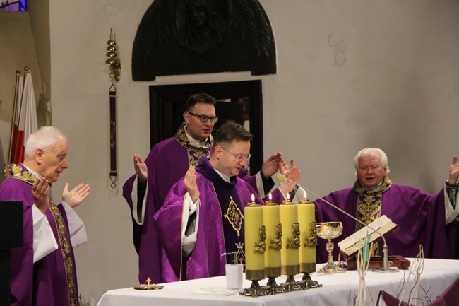 Eucharystii przewodniczył ks. por. Karol Biegluk.