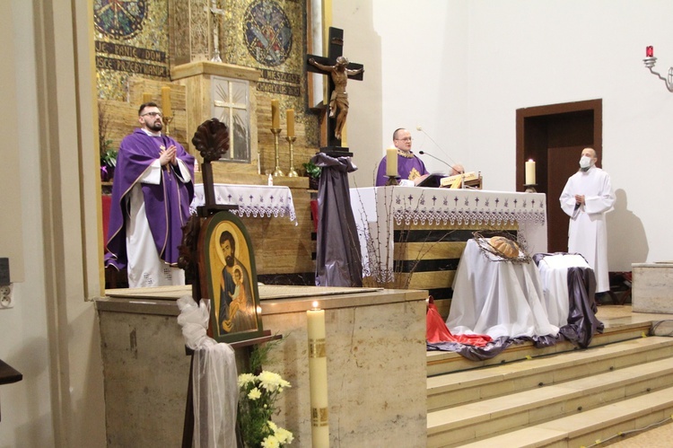 Św. Józef odwiedza domy mieszkańców parafii pw. Świętej Rodziny we Wrocławiu